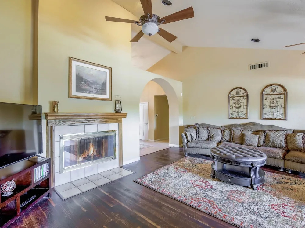 New Listing! Expansive W/ Pool & Spa 5 Bedroom Home