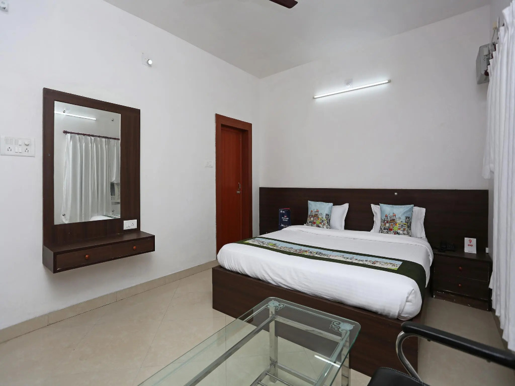 OYO 10508 Hanshika Residency