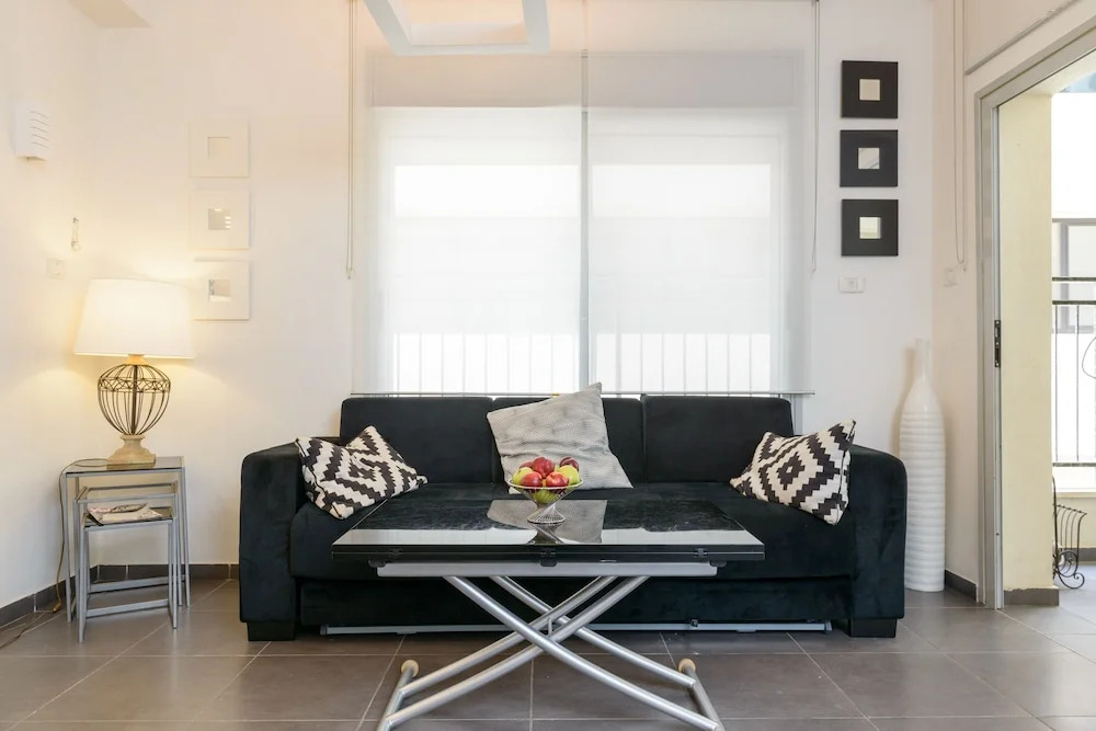 Ben Yehuda - Bograshov 1 BR with Terrace