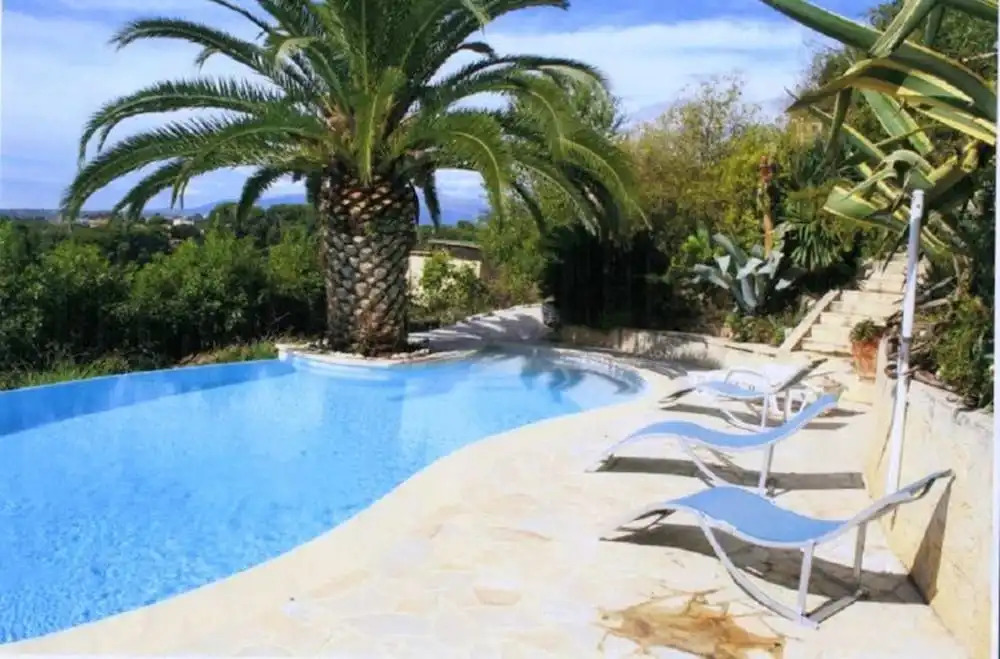 Studio in Cagnes-sur-mer, With Wonderful sea View, Pool Access, Enclos