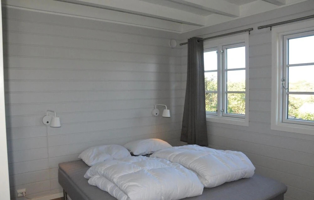 Beach Front Home In Flekkerøy With Wifi