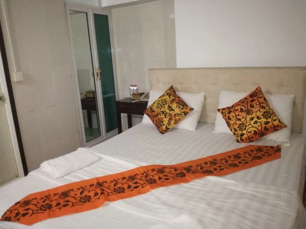 Ruchi India Restaurant & Guesthouse - Hostel