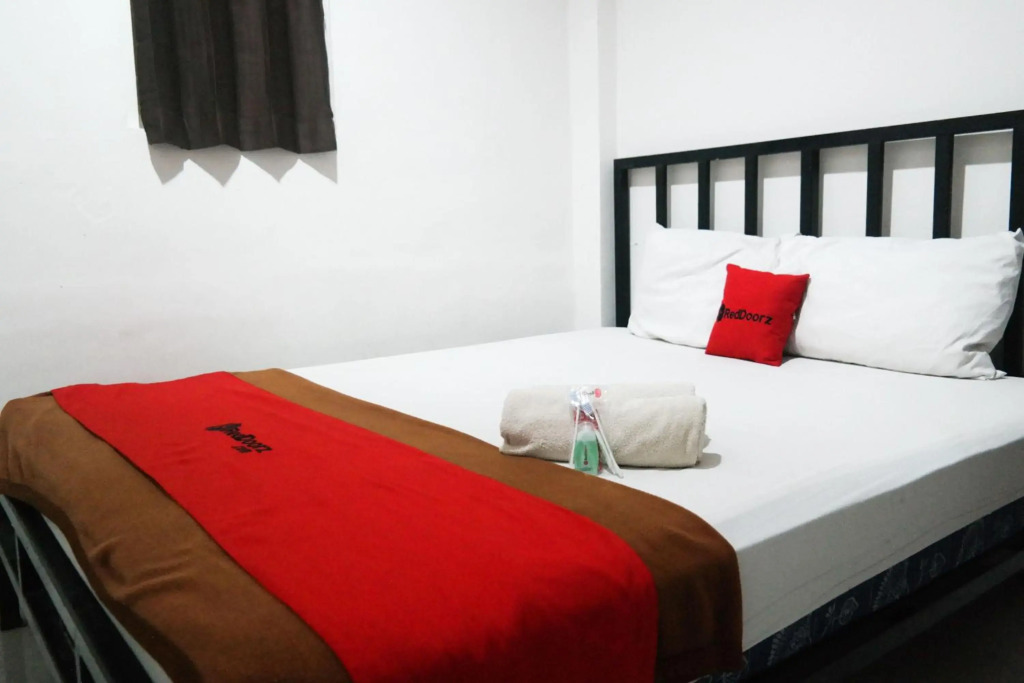 RedDoorz At Losari Area 3