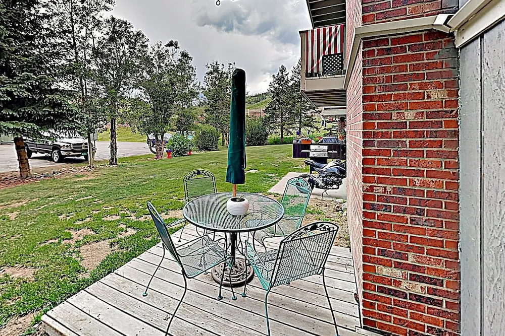 933scdue 3 Bedroom Condo