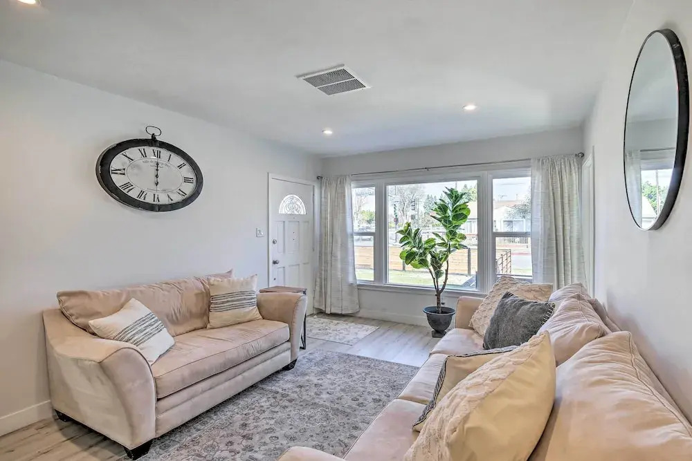 Norwalk Retreat w/ Pool ~ 11 Mi to Disneyland Park