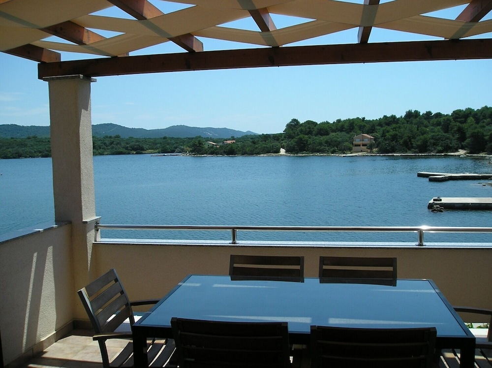 Apartments Ivo