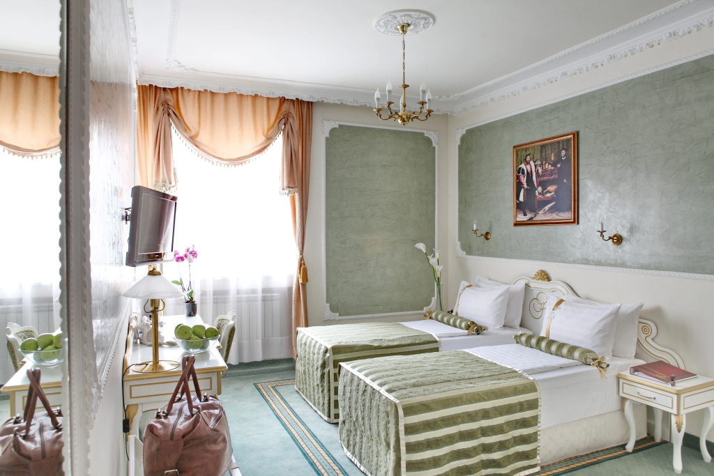 Queens Astoria Design Hotel