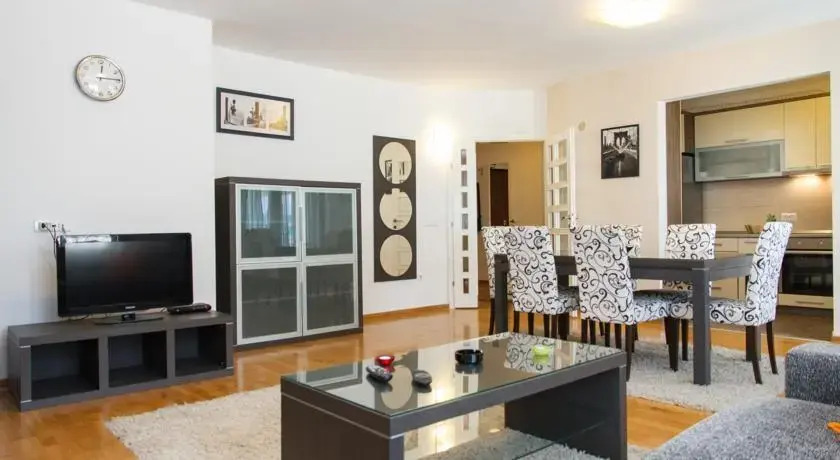 Apartment Large