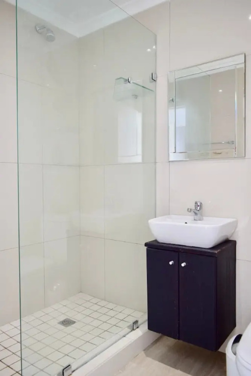 2 Bedroom Apartment With Waterfront Views