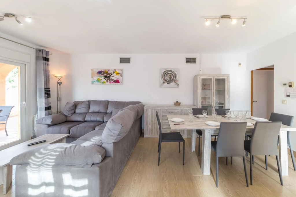 Gemma in L'Escala with 4 bedrooms and 3 bathrooms