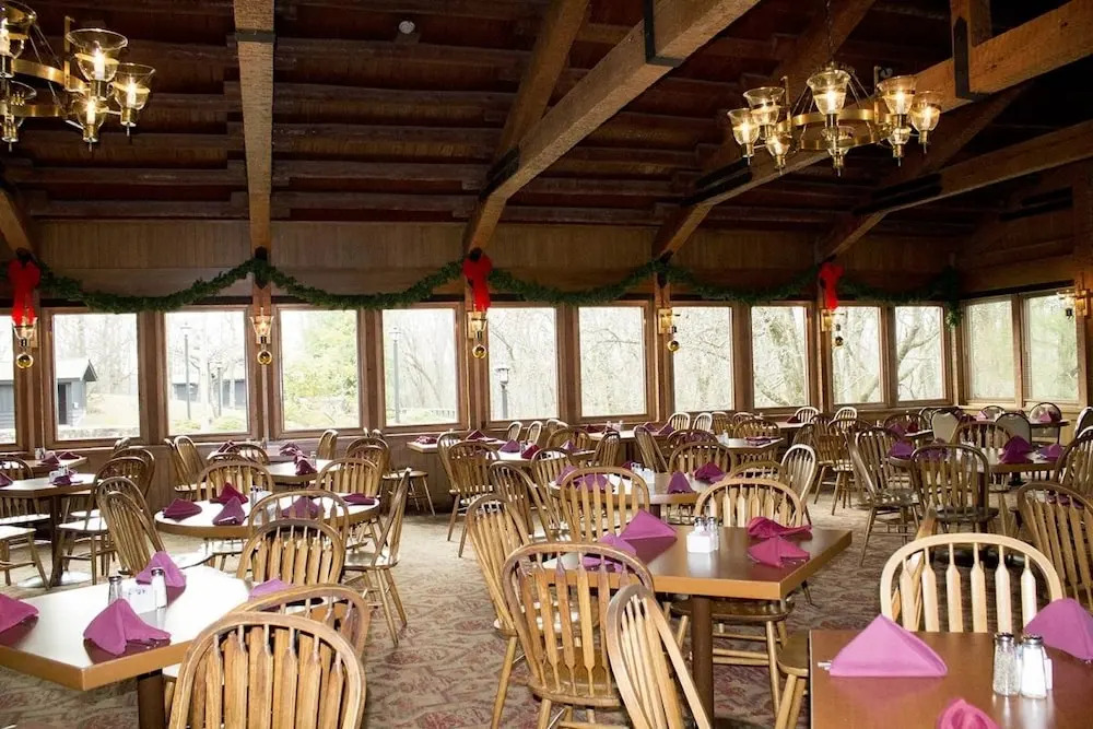 Giant City Lodge