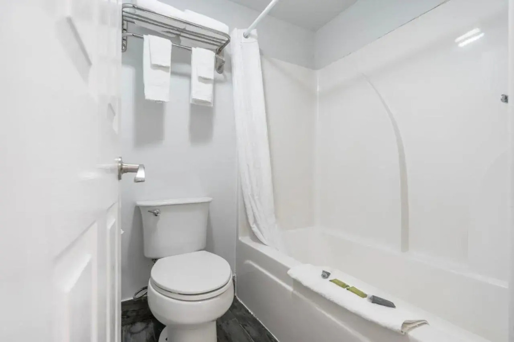 Americas Best Inn & Suites - Downtown Augusta