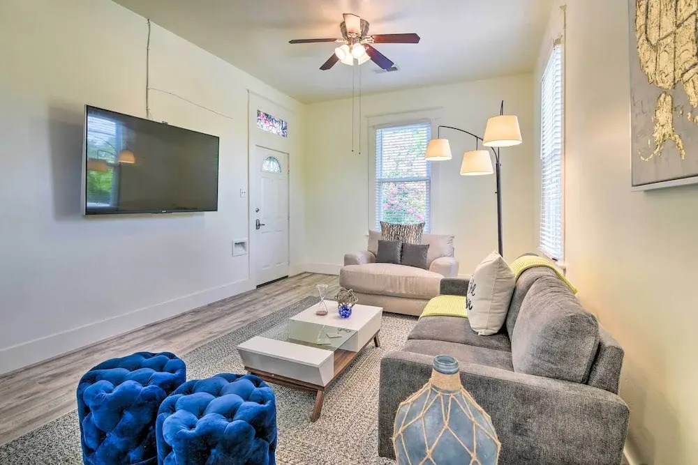 1/2 Mi to Beach & Seawall: Galveston Getaway!