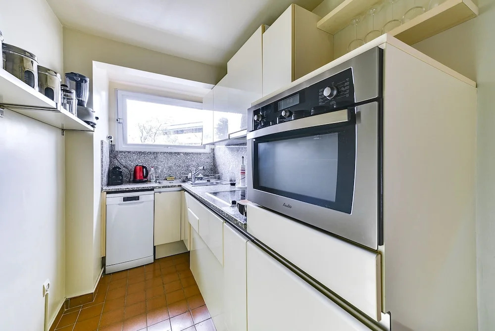 Apartment in Cannes for four & Business