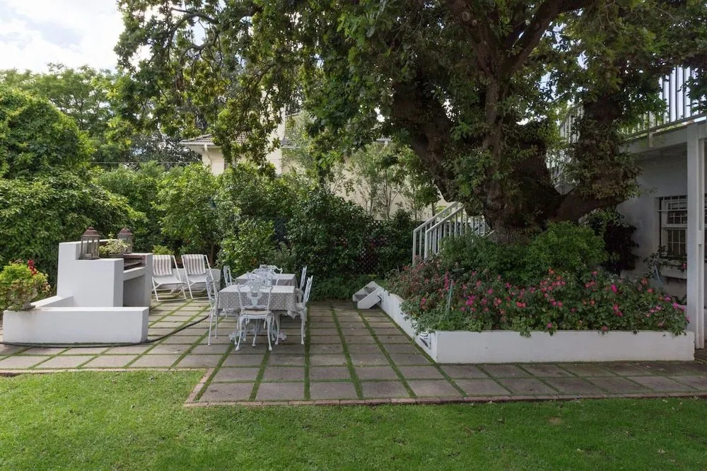 Sandown Lodge