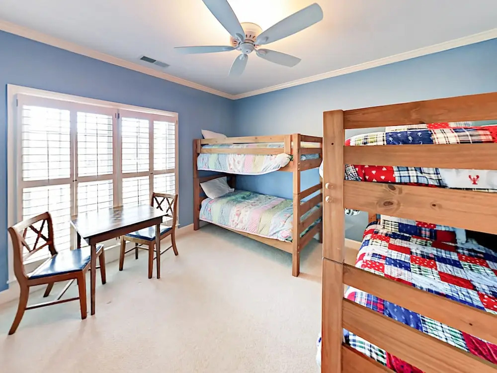 Lakeside - 4 Br Home