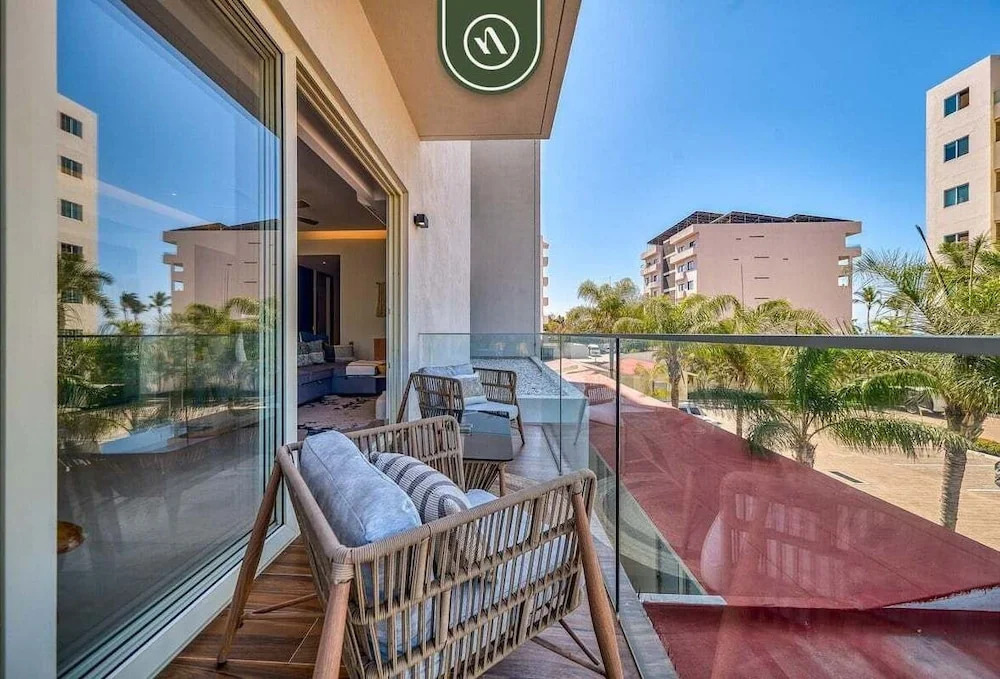2BR Condo With Rooftop Pool - 2 Min Walk to Beach