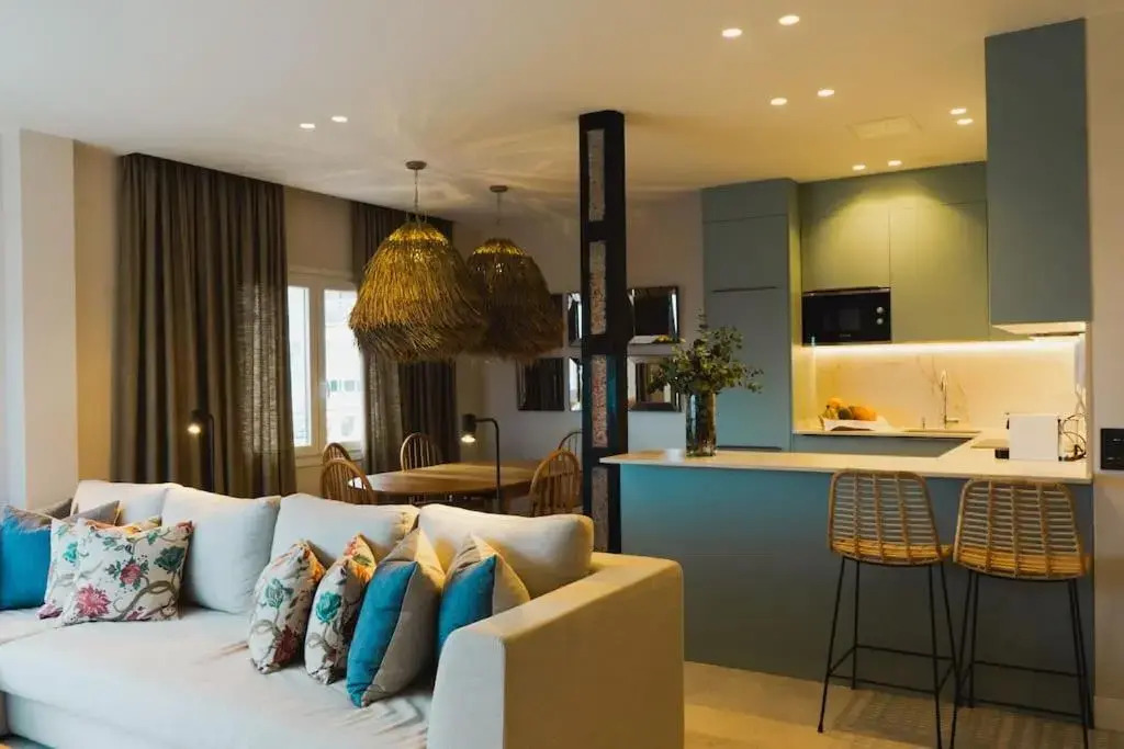 CASA ESPERANZA *Family Home Over the Sea*