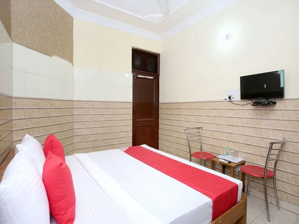 OYO 12967 Hotel Simran