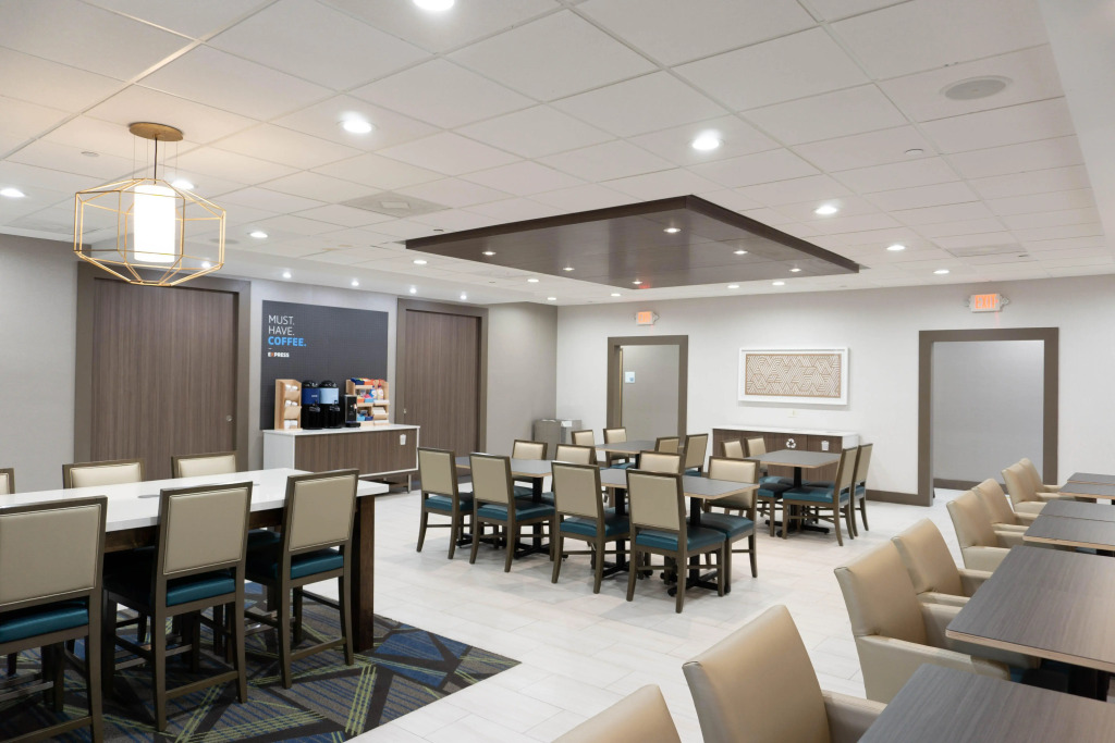 Holiday Inn Express & Suites Los Angeles Downtown West by IHG