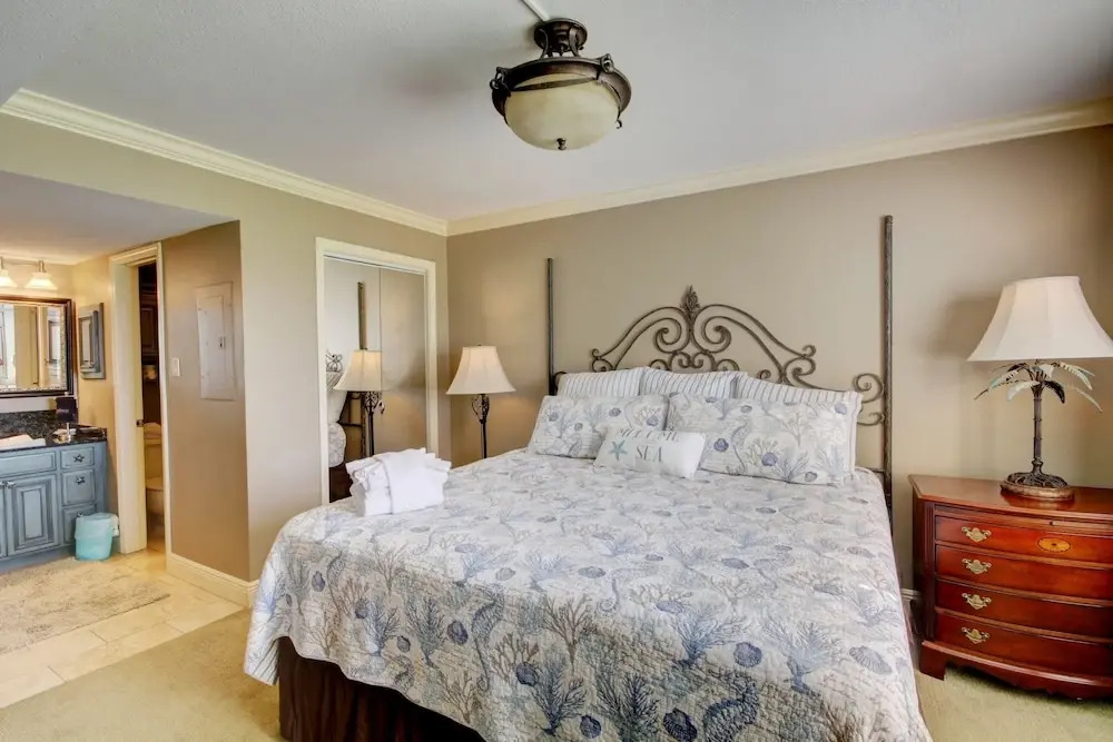 111 El Matador 2 Bedroom Condo by RedAwning