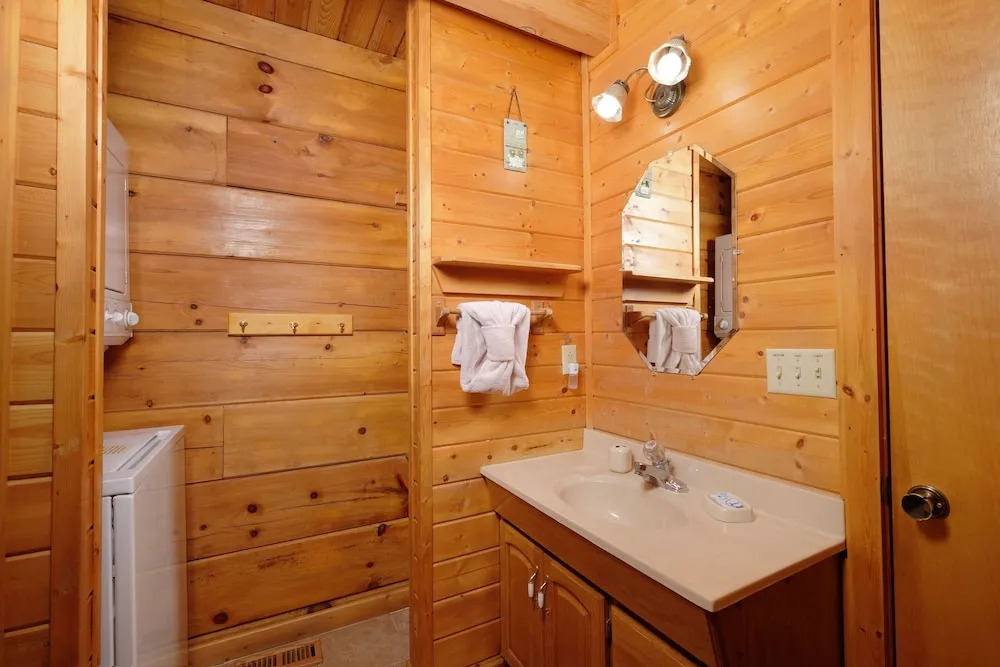 Ultimate Seclusion 1 Bedroom 2 Bathrooms Cabin