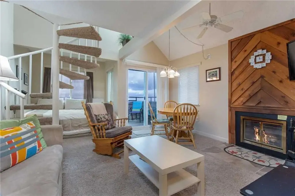 Tennessee Sunshine, 1 Bedroom, Fireplace, WiFi, Pool Access, Sleeps 6