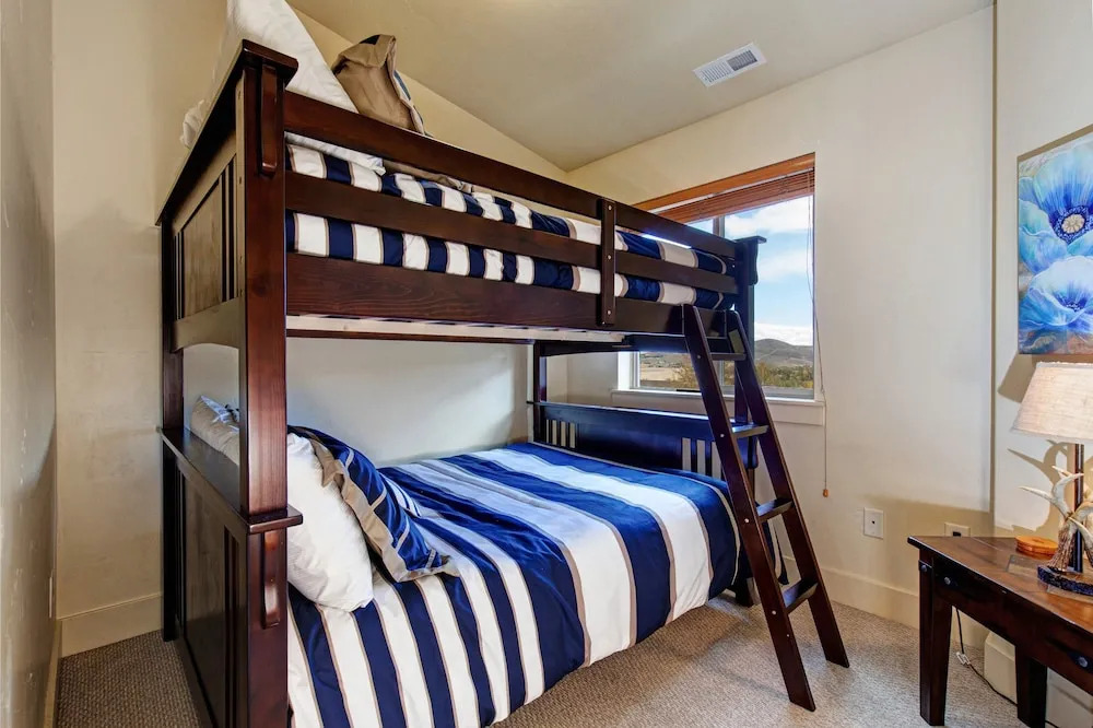 4BR/3.5BA Remarkable Bear Hollow Townhome by RedAwning