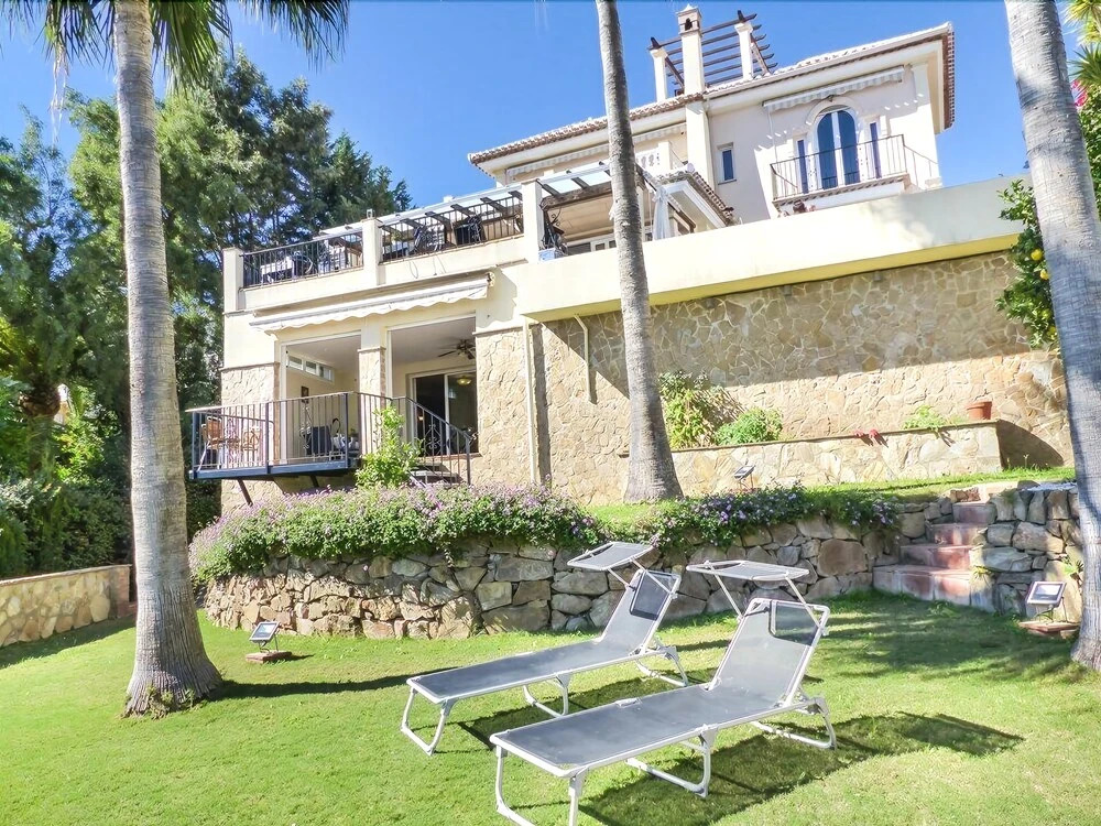 Marvelous Villa with Infinity Pool Ref 85