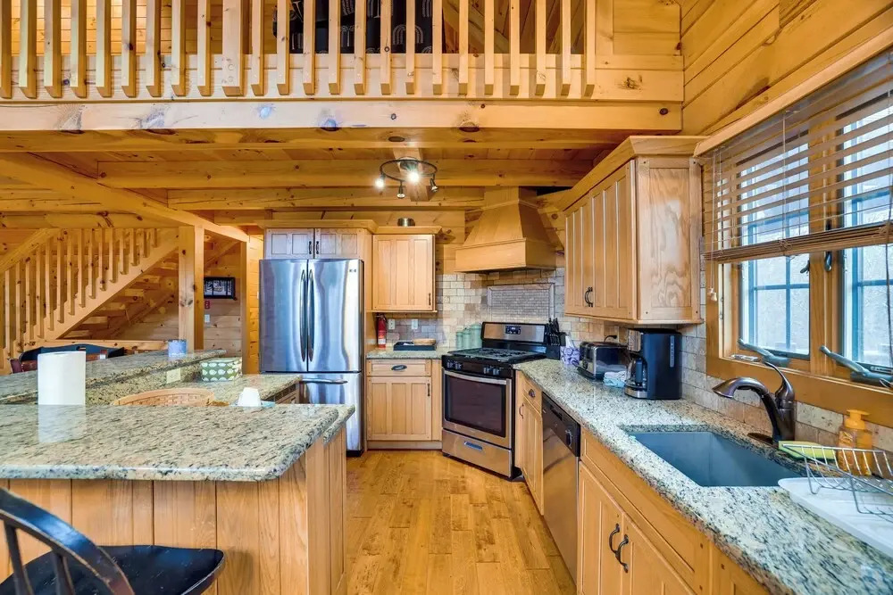 Hot Tub, Deck & Beach Access: Albrightsville Cabin