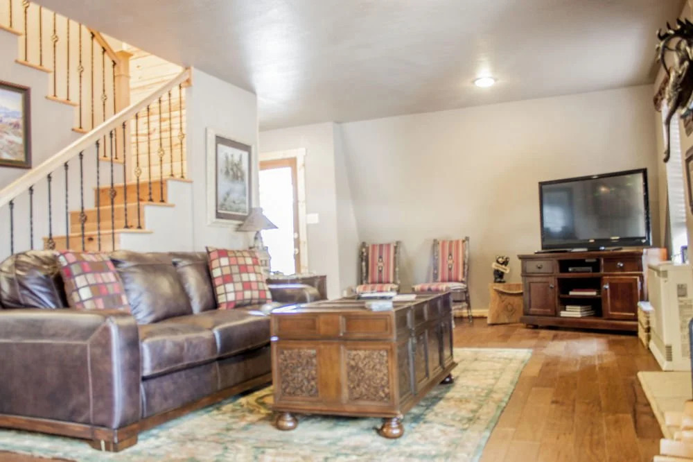 Frontier Lodge