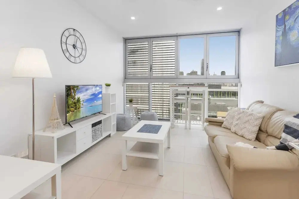 Beautiful Unit With Gym and Pool Near Museums