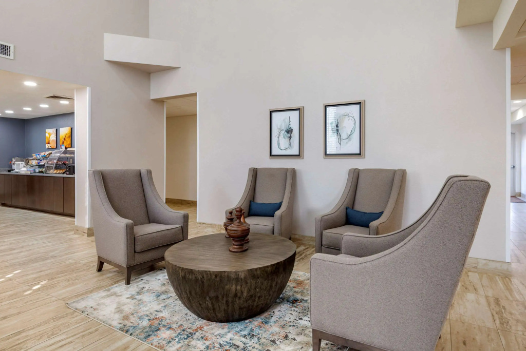 Comfort Suites near Birkdale Village- Huntersville
