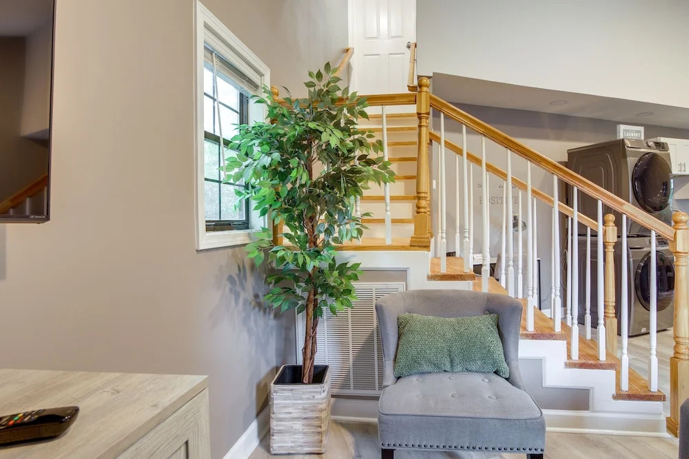 Charming Memphis Apartment: Remote-work Friendly!