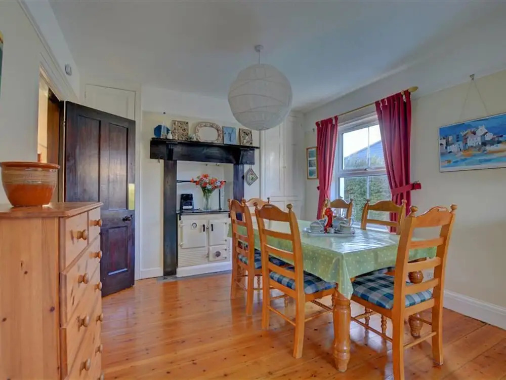 Cozy Holiday Home With Fireplace at Saint Merryn Cornwall