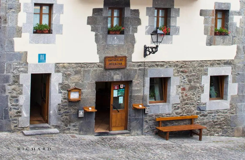 Hostal Musunzar