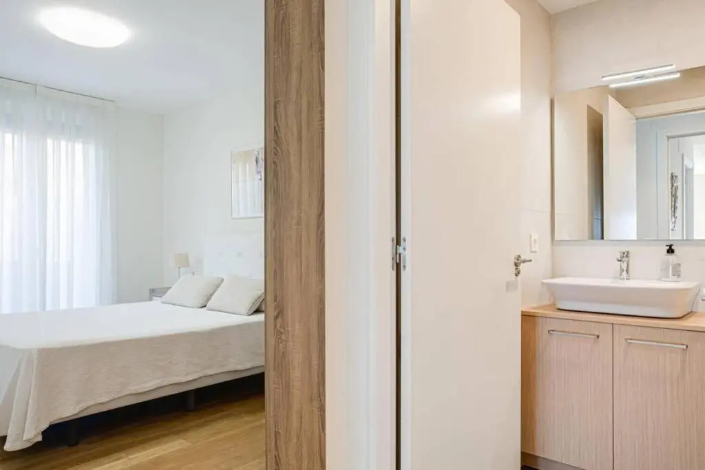 Espectacular apartamento moderno y acogedor-bajo