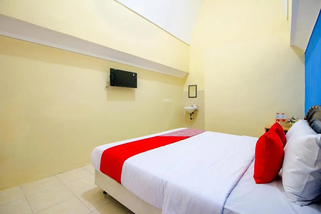 OYO Life 1643 Grand Monica