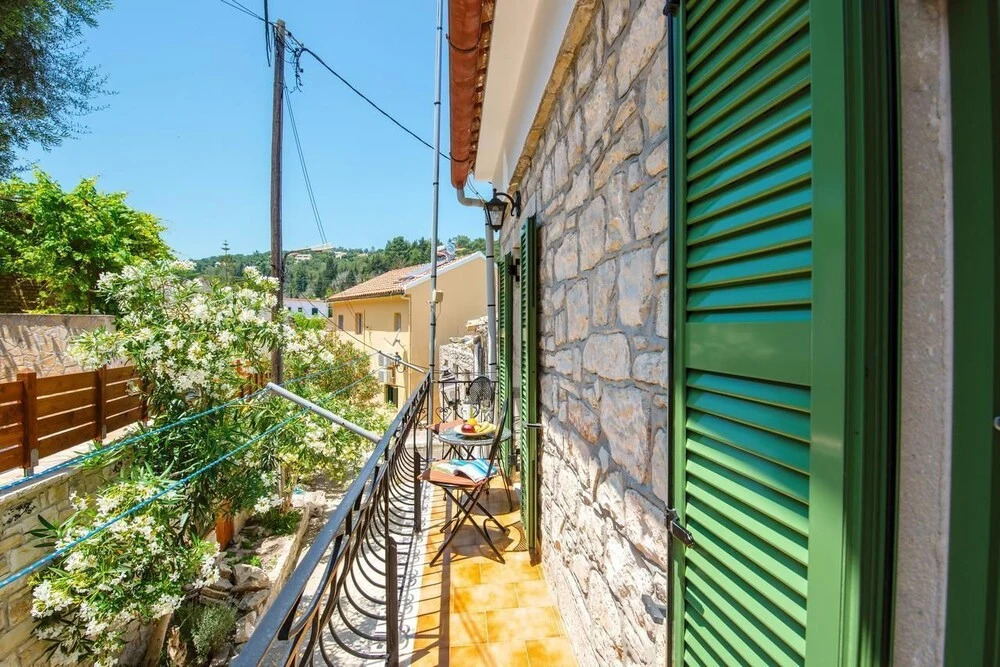 Loggos Couple Suite By Konnect