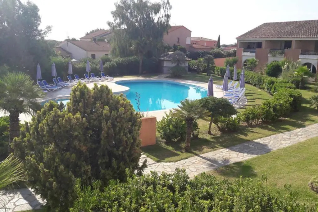 Appartement les pieds dans l'eau 300 m plage - 2 piscines