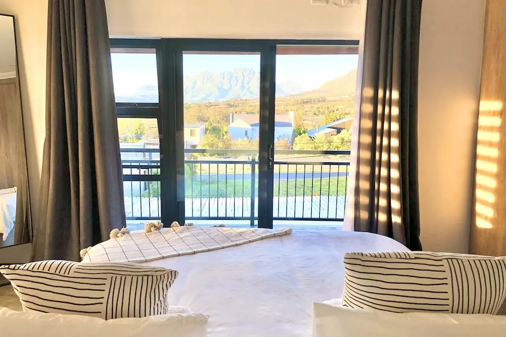 Cape Winelands Mountain View Getaway