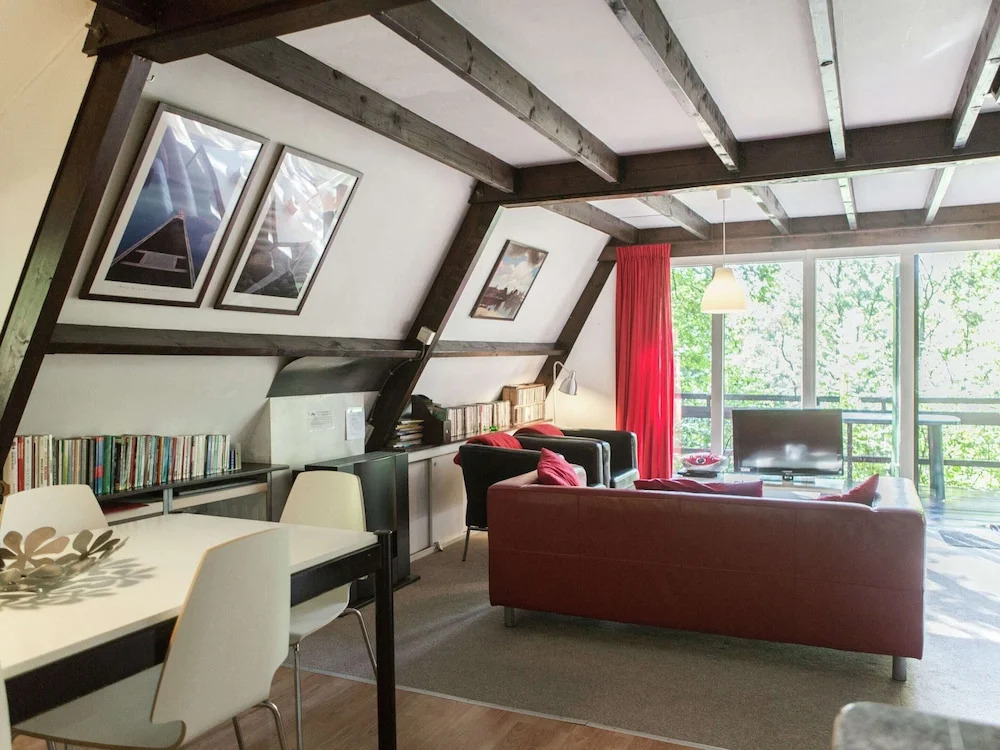Quaint Chalet in Petithan With Roofed Pool