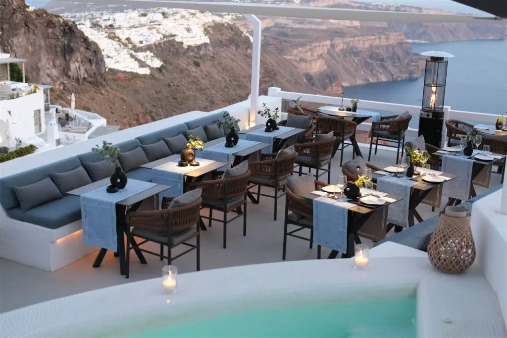 Aqua Luxury Suites