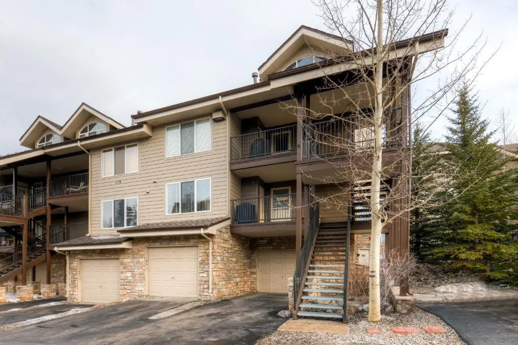 Three-Bedroom Spacious Condo 206 at Bay Club