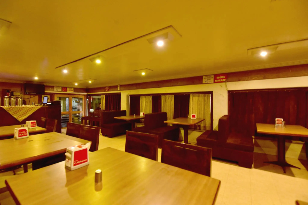 OYO 22915 C M Regency