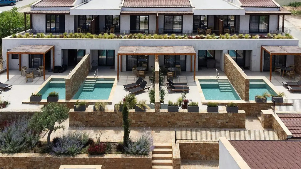 Pnoes Luxury Suites