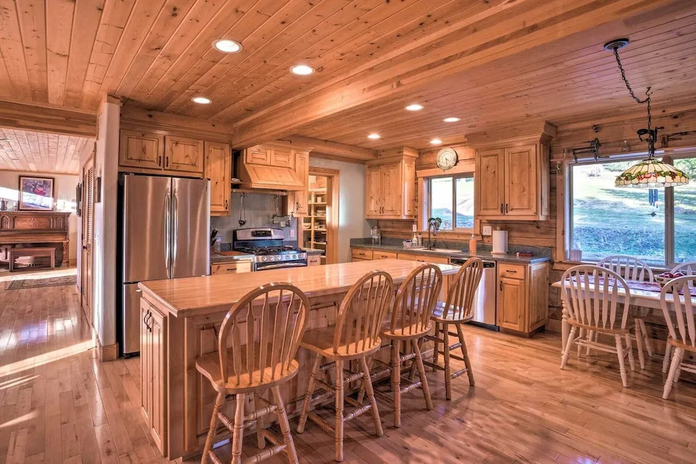 Brookings Vacation Rental Lodge on 88 Acres