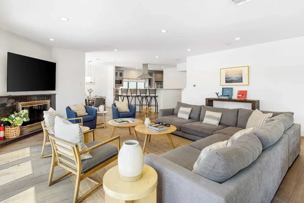 6bdr Modern Oasis w/ Game Room, Outdoor Living & Views! Edendale by Avantstay