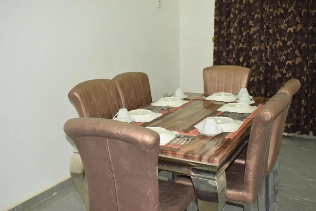 Tastefully Furnished 3 BR apartment