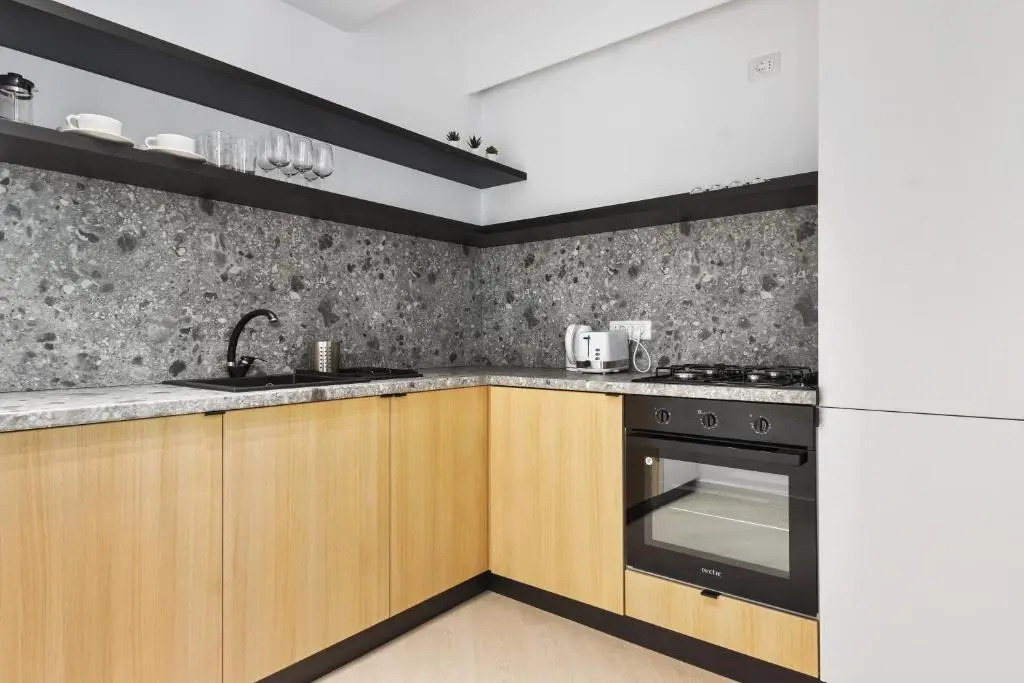 Cortina North 1BR Ap with parking and self check in